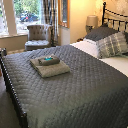 Autumn Leaves 3* Windermere