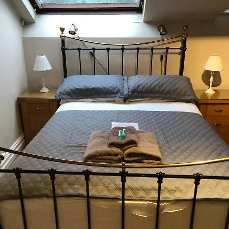 Guest house Autumn Leaves 3*