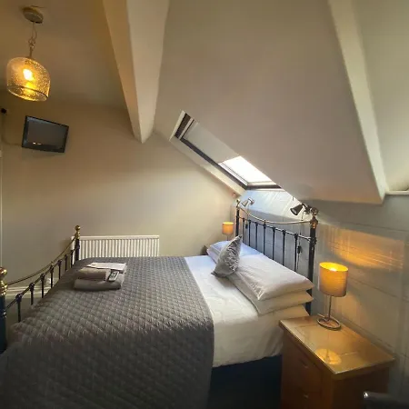 Guest house Autumn Leaves 3*