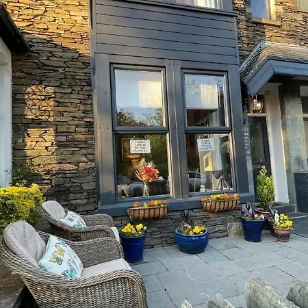 Autumn Leaves 3* Windermere