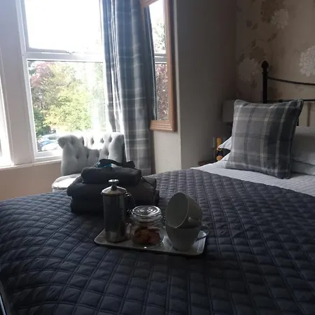 Autumn Leaves Πανσιόν