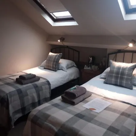 Autumn Leaves Πανσιόν