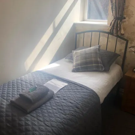 Autumn Leaves Πανσιόν 3*