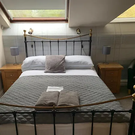 Πανσιόν Autumn Leaves