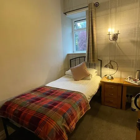 Autumn Leaves Πανσιόν 3*