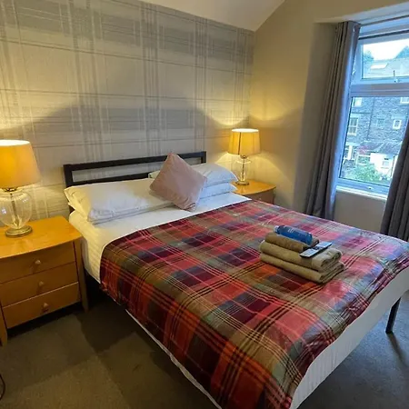 Autumn Leaves 3* Windermere