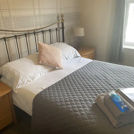 Autumn Leaves Πανσιόν 3*