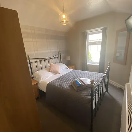 Πανσιόν Autumn Leaves 3*